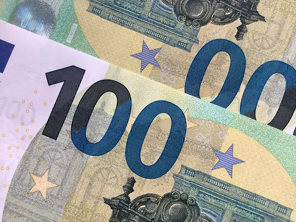 Billets de 100 euros superposés